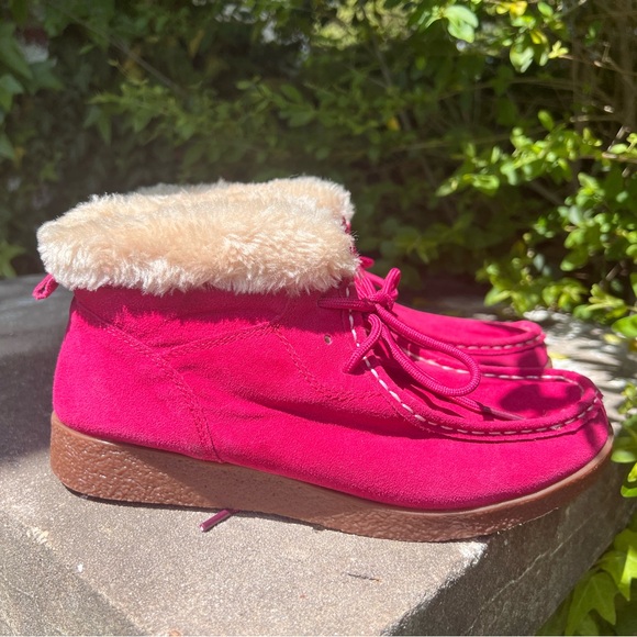Magenta Pink Boots Faux Suede Cream Fuzzy Lined Boots Sz 8.5 US Europe Sz 39 - Picture 1 of 11